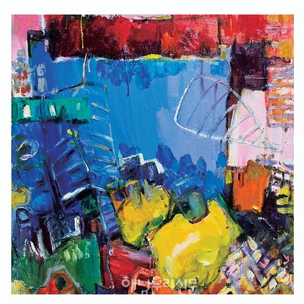 정종한 화가는 형상을 지운 대신 화려함과 생동감을 작품에 담았다.