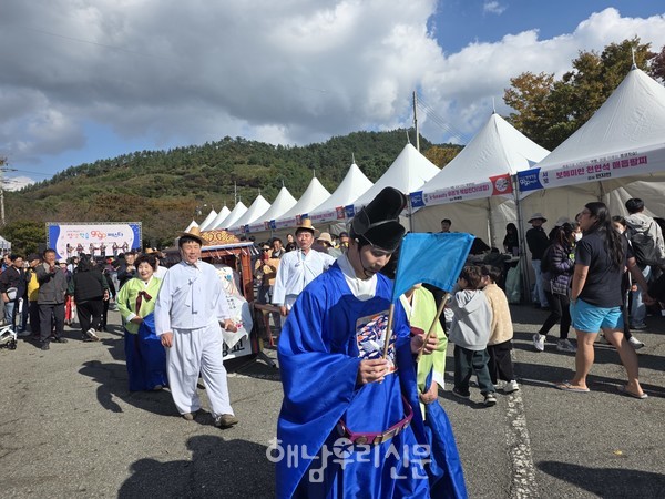 미남축제에서 해남향교가 운영한 ‘전통혼례식’이 큰 인기를 끌었다.