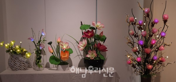 김순영의 ‘빛을 담은 플라워 모두의 정원’ 전시회가 11월10일까지 열린다.