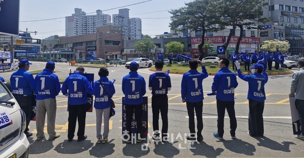 당원 주권시대를 표방한 민주당은 내년 지방선거 경선에서도 당원의 참여비율을 높일 전망이다.