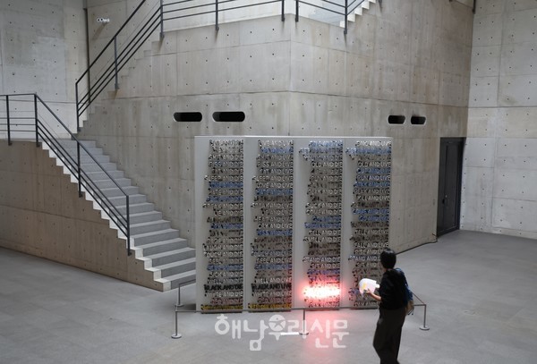 ‘베네세 하우스 뮤지엄’은 호텔과 미술관이 결합된 독창적인 공간이다.