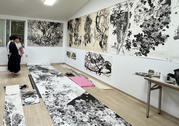 문내면 임하도 국제창작레시던시에 머물며 작업을 해온 12명의 작가 작품전이 열린다.