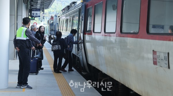 해남군이 기차 타고 해남 오는 관광객을 대상으로 음식, 숙박을 연계한 체류형 상품을 내놓는다.
