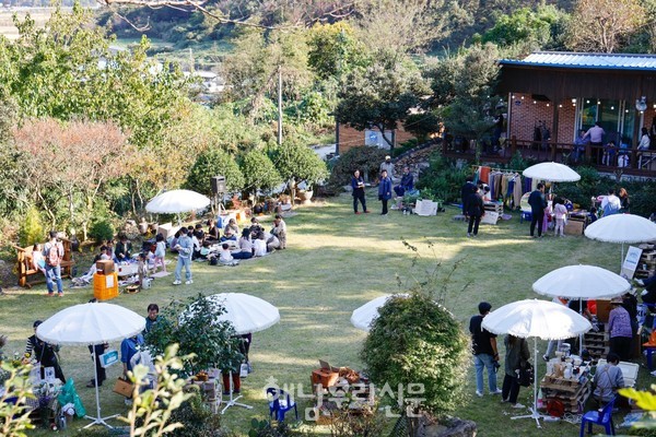 현산면 학의마을에 위치한 ‘간만의 숲’이 봄을 맞아 오는 4월18일 오전 10시부터 오후 5시까지 문을 연다.