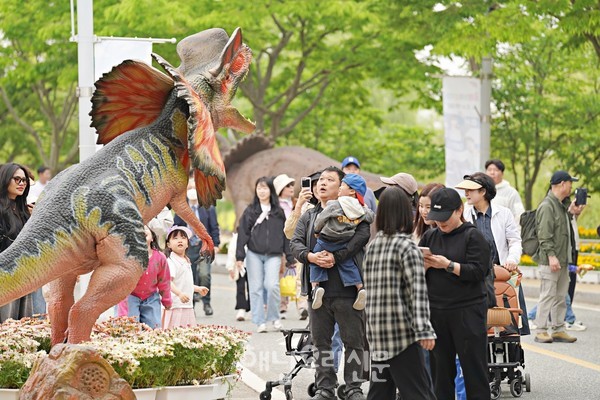 해남공룡대축제가 4일간 14만 4,000여명을 불러들이며 해남 축제 중 가장 성공한 축제로 평가됐다.